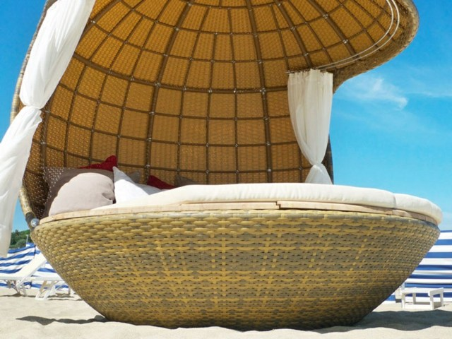 Trendy Ball Shaped Outdoor Rattan Daybed